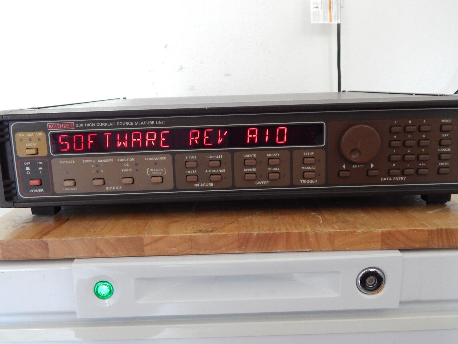 Keithley 238 High Current Source Meter, (bad GPIB holding lug) Keithley 238 High Current Source Meter, (bad GPIB holding lug)